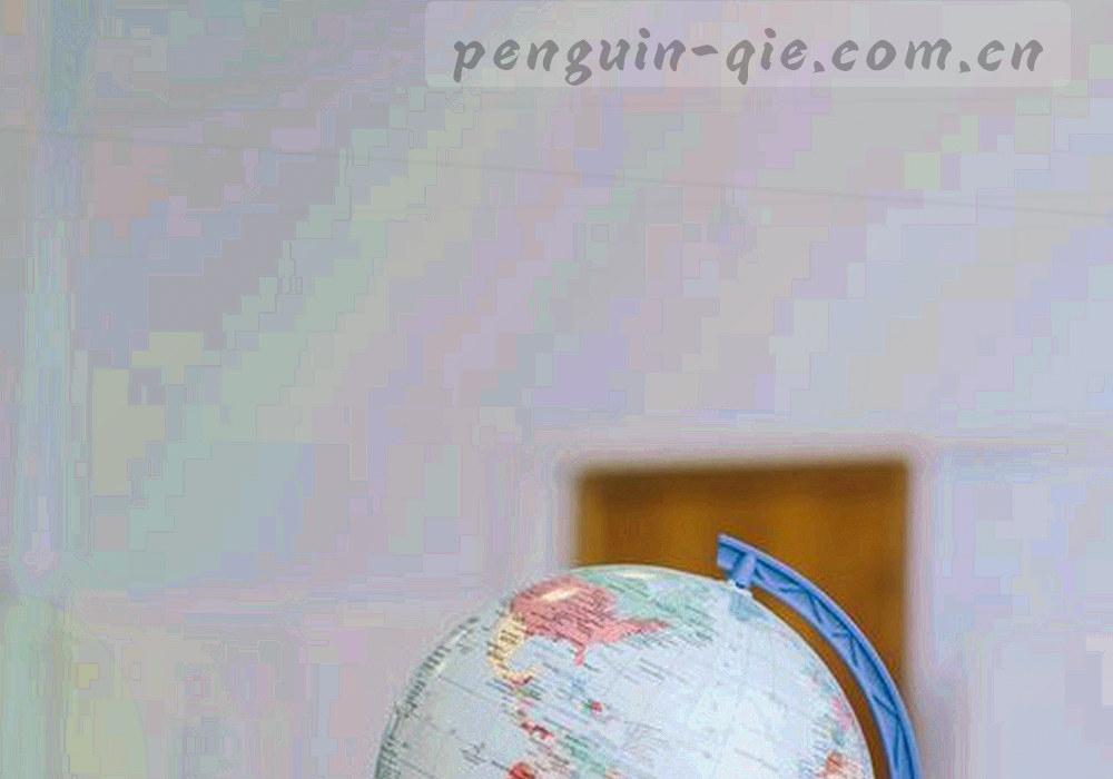 深色界面中的赛事数据表格与冰蓝色折线图表